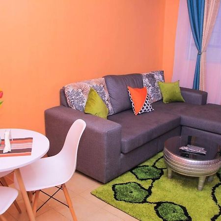Cozy Homes 1 Bedroom House With Wi-Fi King Size Bed. Free Parking Найваша Екстериор снимка