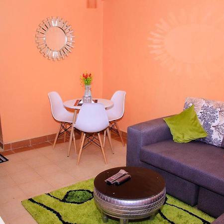 Cozy Homes 1 Bedroom House With Wi-Fi King Size Bed. Free Parking Найваша Екстериор снимка