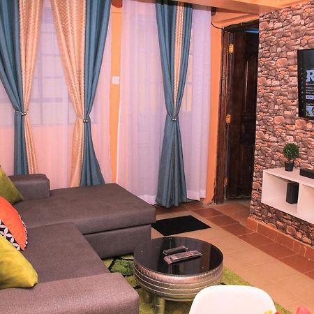 Cozy Homes 1 Bedroom House With Wi-Fi King Size Bed. Free Parking Найваша Екстериор снимка