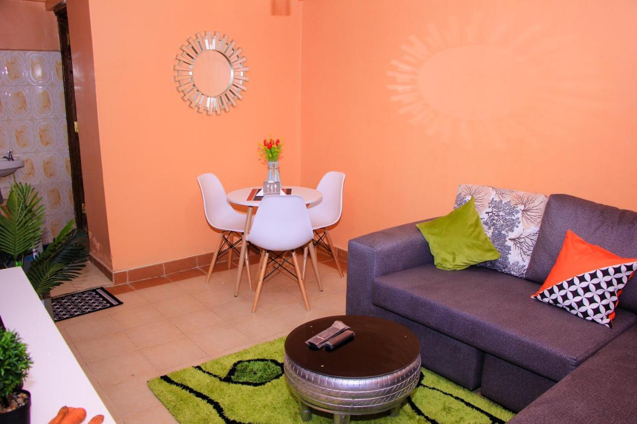 Cozy Homes 1 Bedroom House With Wi-Fi King Size Bed. Free Parking Найваша Екстериор снимка